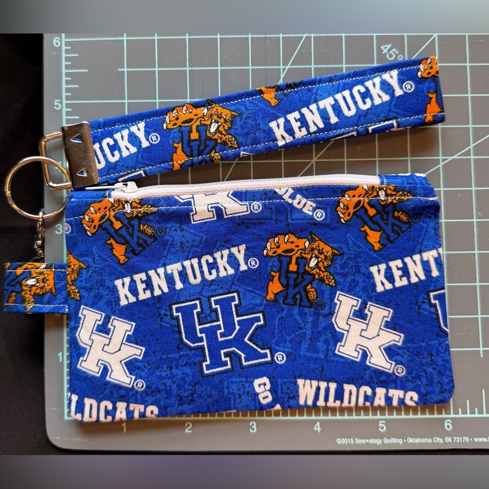 Kentucky Wildcats Blue Wristlet and Keychain Set - Picture 2 of 4